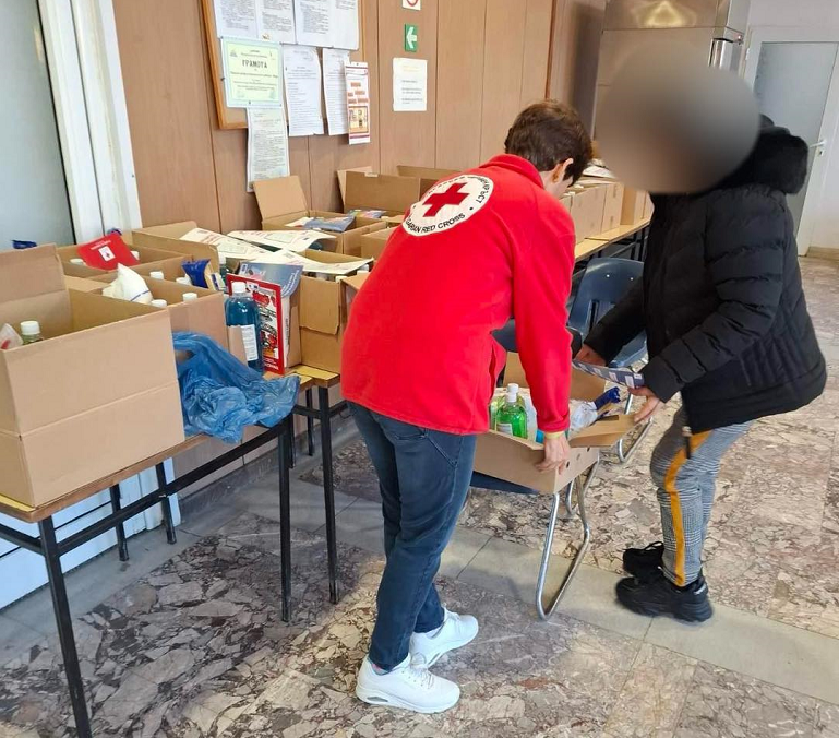 Продължава раздаването на хранителни и хигиенни пакети по Програма „Храни и основно материално подпомагане“ във Врачанско /снимки/