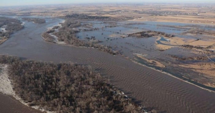 Огромни части от американския Среден запад са под вода след