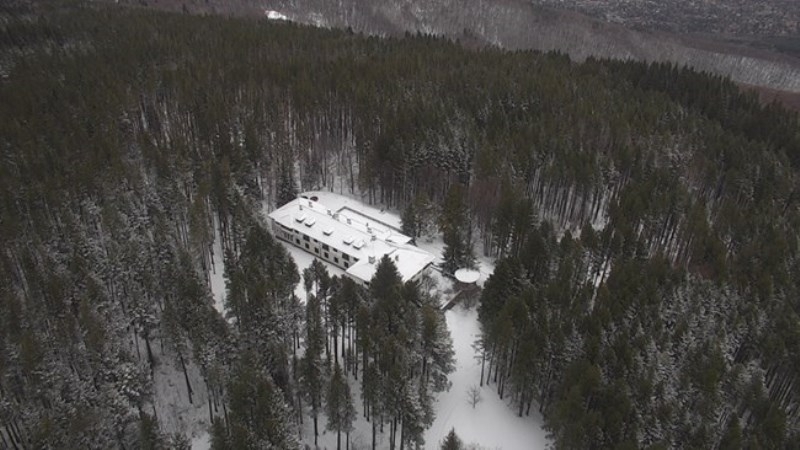 Появиха се снимки и от проведената специализирана полицейска операция на територията