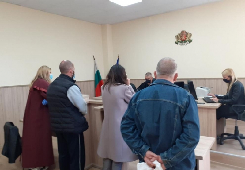 Година и шест месеца условно с три години изпитателен срок