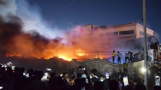 Най малко 50 души са загинали при пожар в болница в