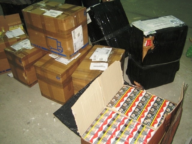 134 660 къса 6733 кутии цигари откриха митнически служители в