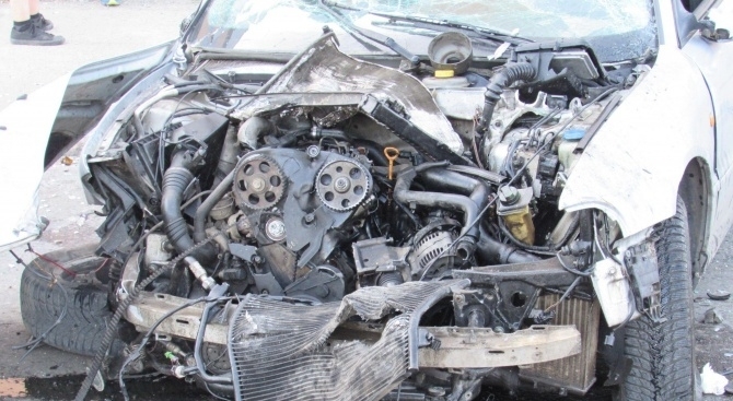 17 годишен младеж е загинал при катастрофа на пътя Котел Омуртаг съобщиха