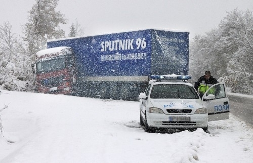ТИР и бус са се сблъскали тази сутрин във Врачанско