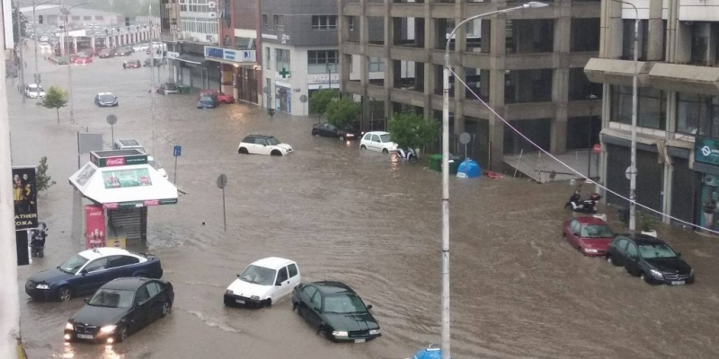 Проливни дъждове потопиха под вода гръцкия град Солун Наводнението причини прекъсвания