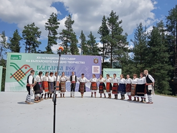 Със златни медали се върнаха от националния преглед в Копривщица