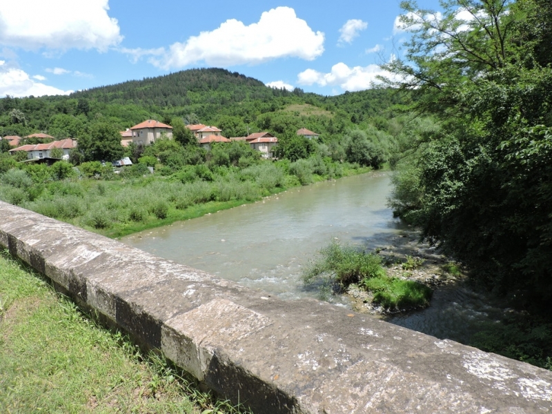 Притеснени врачани сигнализирали че река Малък Искър е потекла в