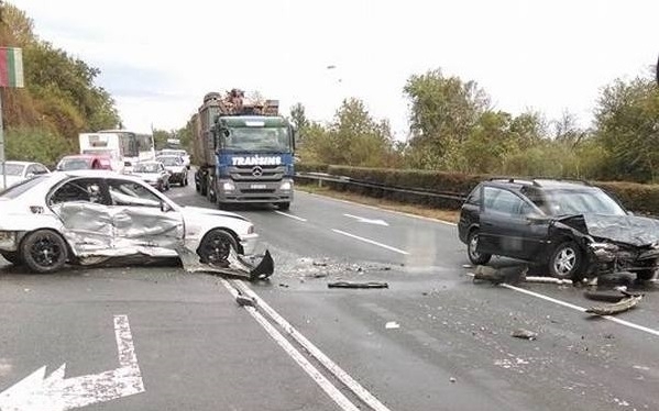 Човек е загинал при катастрофа в Долна баня съобщават от