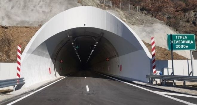 Историческият тунел Железница на магистрала Струма, който е готов от