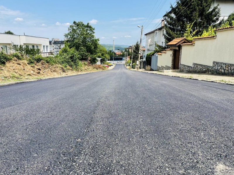 Обновяването на пътната инфраструктура в кварталите на Враца продължава съобщиха