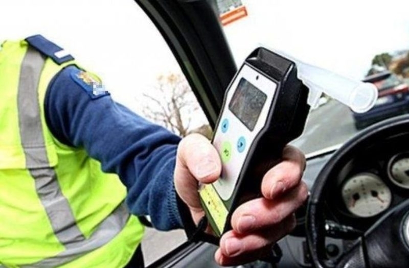 Свалиха табелите на кола в Козлодуй шофьорът карал пиян съобщиха