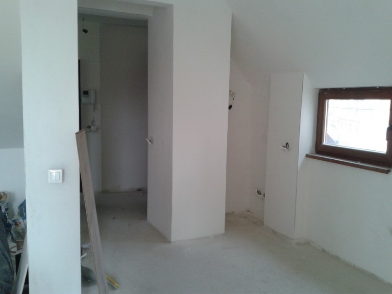 Група младежи извършва нагли обири на апартаменти предлагани под наем