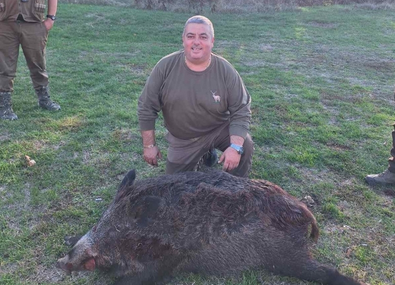 Ден на майстора! Известен ловец от Враца удари трофеен глиган от 170 метра, дружинката във Вировско празнува /снимки/