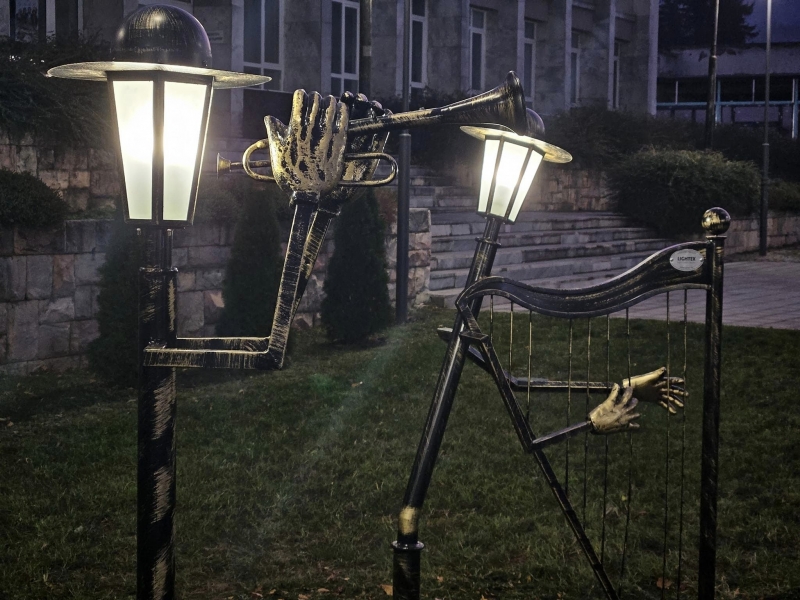 Светещи музиканти красят Берковица съобщиха от местната администрация Поставени са три