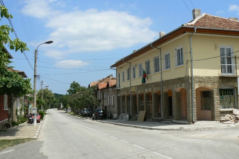 Църковното настоятелство при храм Св Св Апостоли Петър и Павел