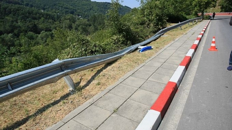 Жители на Своге са недоволни от ремонта на пътния участък