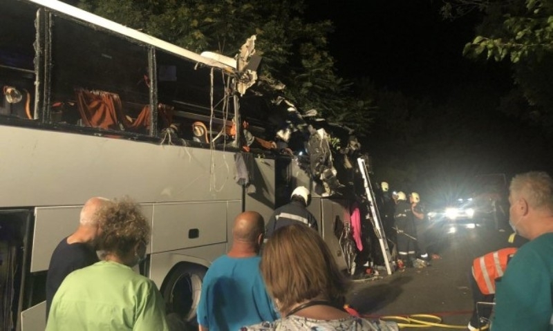 С 5 хеликоптера извозват до Румъния ранените в тежката катастрофа с автобус край Велико Търново
