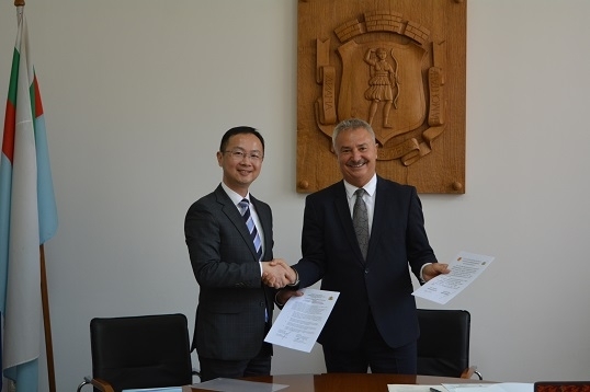 Кметът на община Монтана Златко Живков и зам кметът на