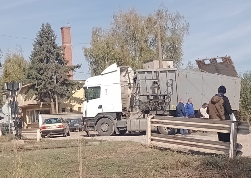 Инцидент с влак е станал в Лом днес научи агенция