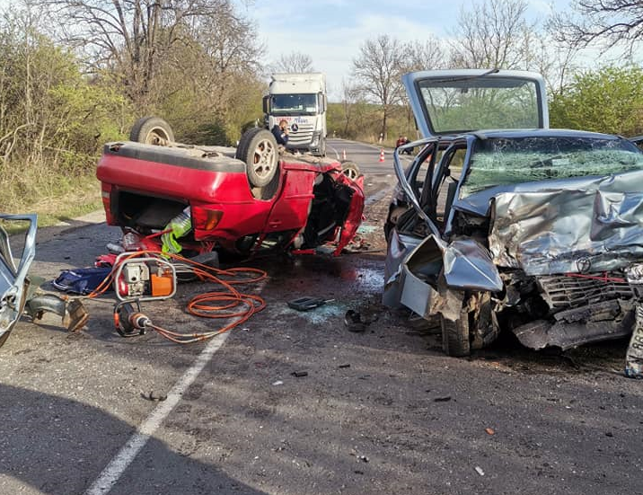 Агенция BulNews се сдоби със страховити снимки от жестоката катастрофа