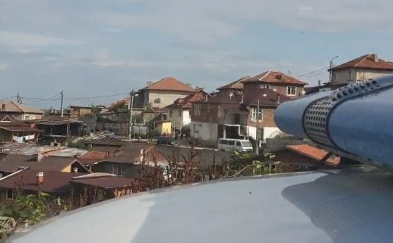 Блокираха ромския квартал Запад в Перущица На всичките 4 входно изходни