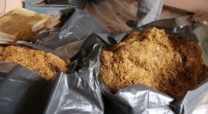 Крупно количество незаконен тютюн е открит след проверка на пазара