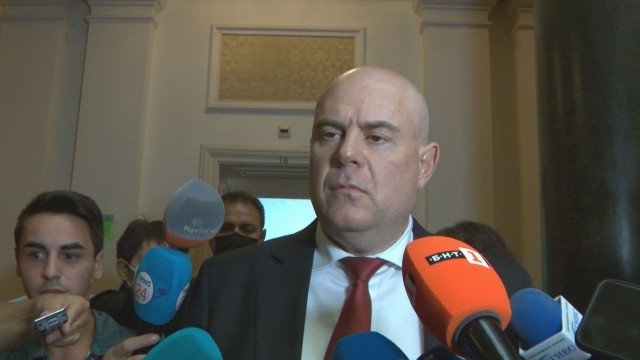 Иван Гешев се яви в правната комисия на Народното събрание /видео/
