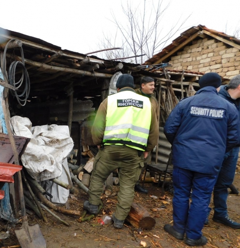 В началото на отоплителния сезон: Полицаи и горски на лов за незаконни дърва из Врачанско
