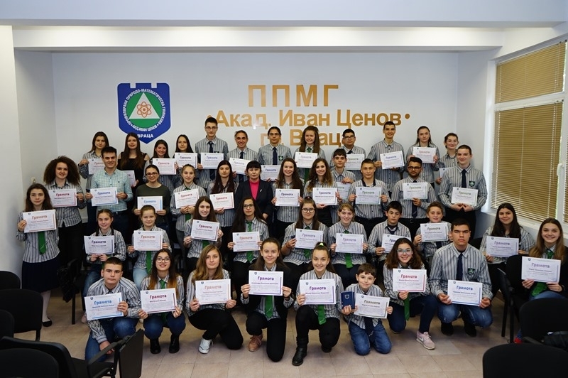 Над 90 ученици и техните преподаватели по предмети получиха грамоти