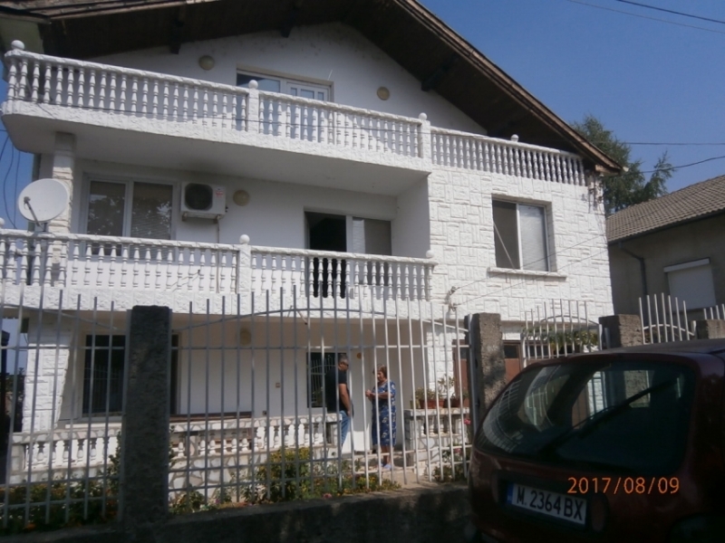 Частен съдебен изпълнител обяви на търг уникална къща в Дунавци