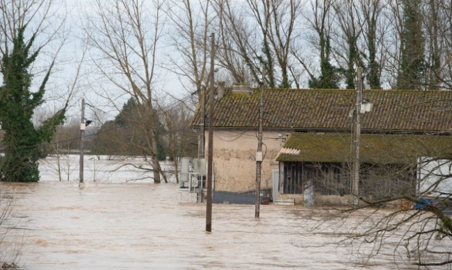 Гръмотевична буря и проливен дъжд връхлетяха Северна Франция предаде Франс