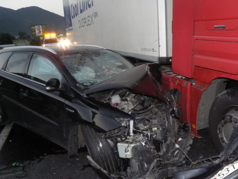 Мъж е пострадал при жестока катастрофа с ТИР в Монтанско