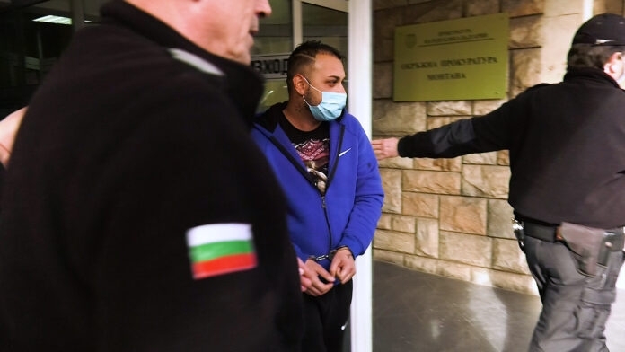 Задържаният куриер на ало измамници от Монтанско остава в ареста /снимка/