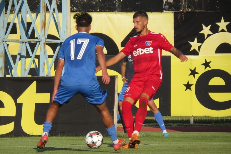 23 годишният защитник на Струмска слава Радомир Антон Тунгаров премина в