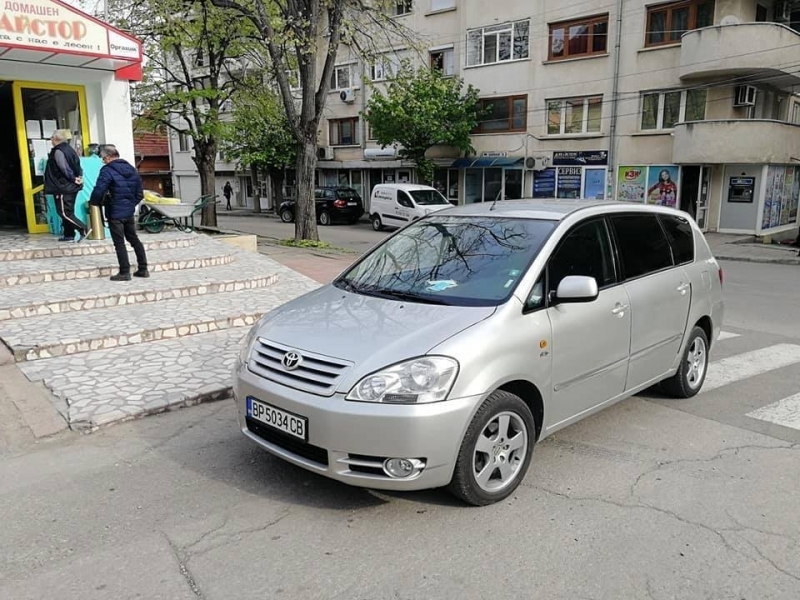 Пешеходната пътека на улица Ген Леонов във Враца се превърна в