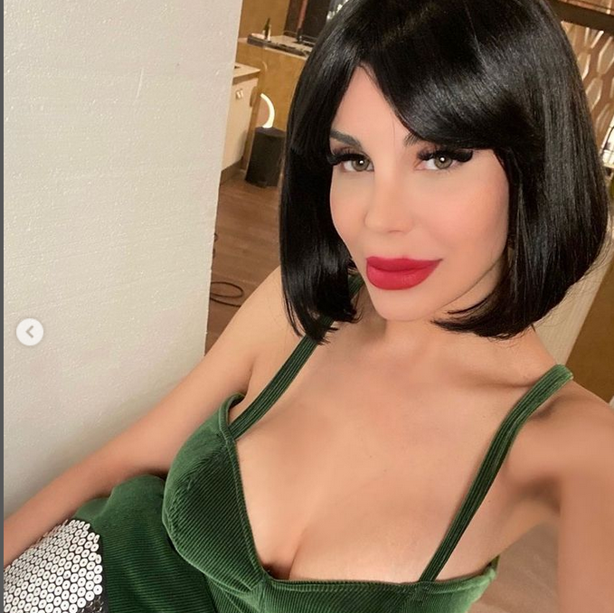 Шарлот е най голямата от четирите деца на легендарния бивш футболист