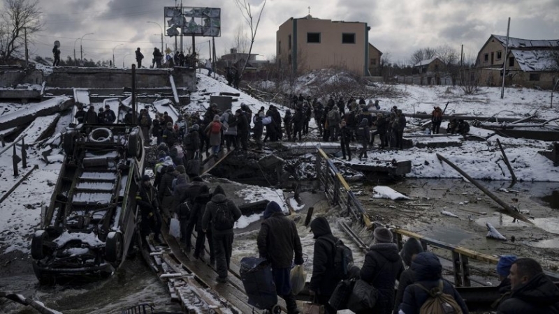 Украйна съобщи днес, че подновява евакуацията на цивилни по три