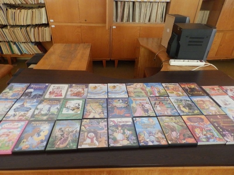 Дни преди първият учебен звънец 15 годишната Симона Радославова дари на