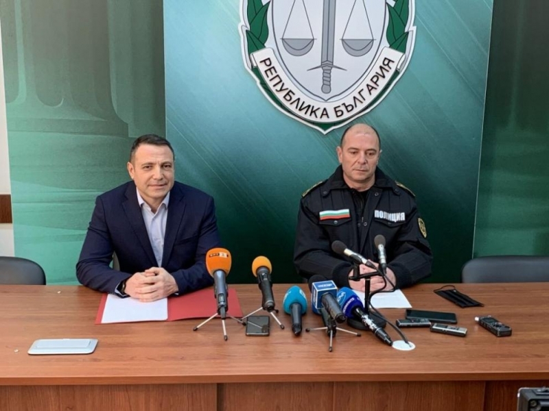 Полицията разби канал за трафик на нелегални мигранти в Бургас Районната