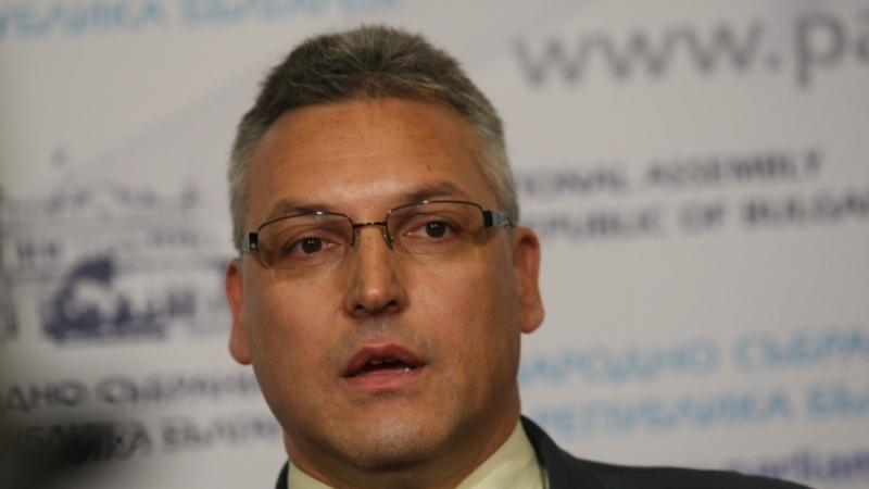 Парламентът гласува оставката на вицепремиера Валери Симеонов и заемането на