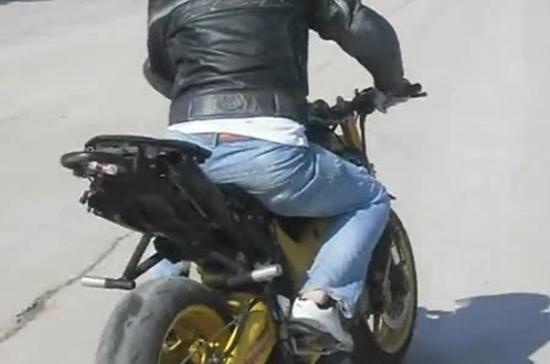 Засякоха тарикат без книжка да юрка нередовен мотоциклет във Врачанско съобщиха