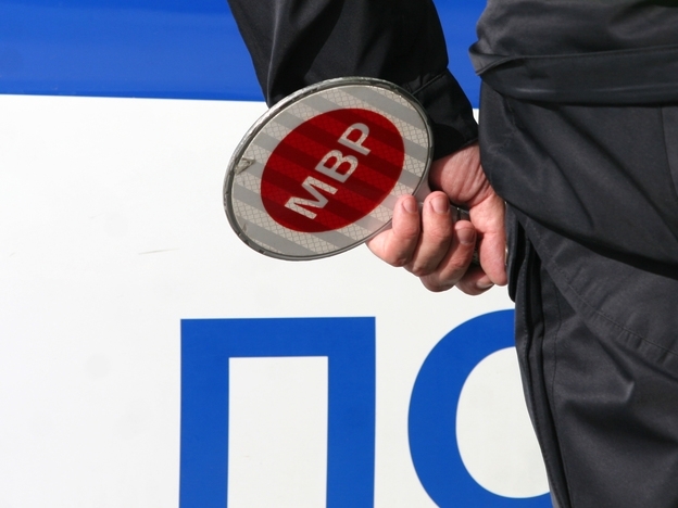 Неправоспособен водач с чужди регистрационни табели е бил засечен съобщиха