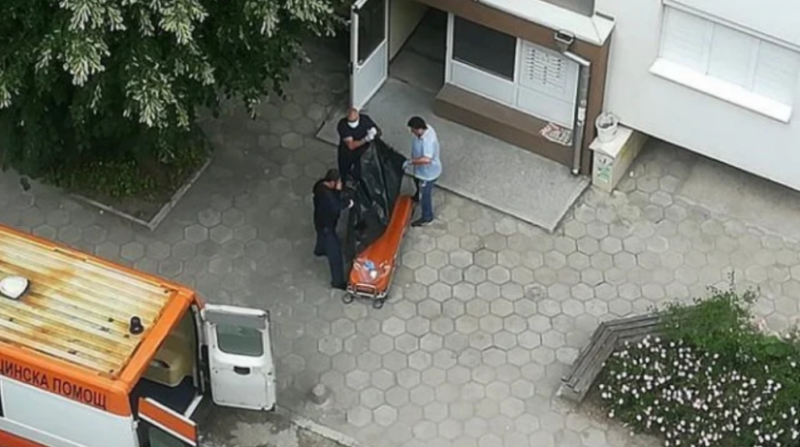 Откриха тяло жена в блок в Дупница, съобщиха от полицията.
На 13 ноември