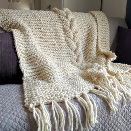 Две деца са задигнали три одеяла от селска къща във