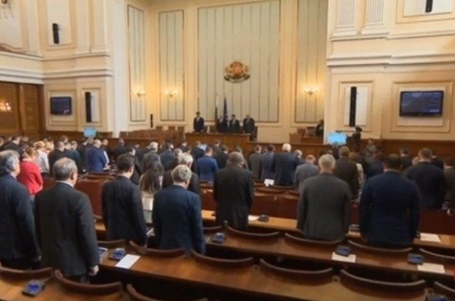 Депутатите почетоха паметта на загиналите в наводненията в Бургас Председателят