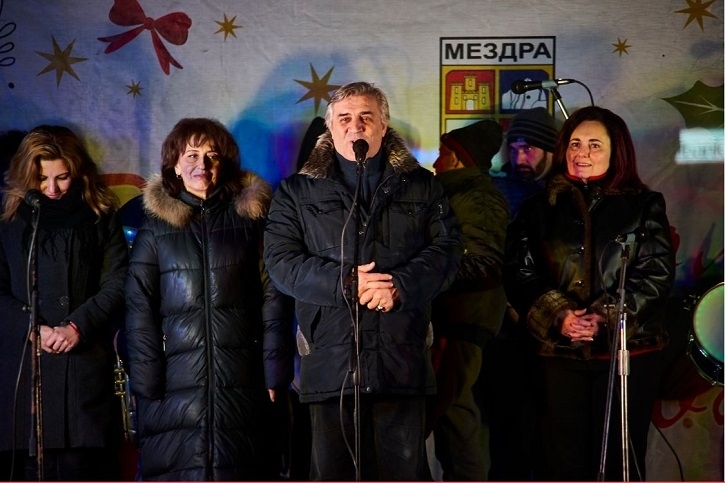 По традиция установена от Община Мездра в началото на третото