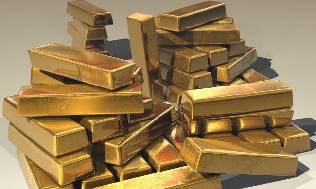 Цените на златото продължава да поставят рекорди, тласкани от очакванията
