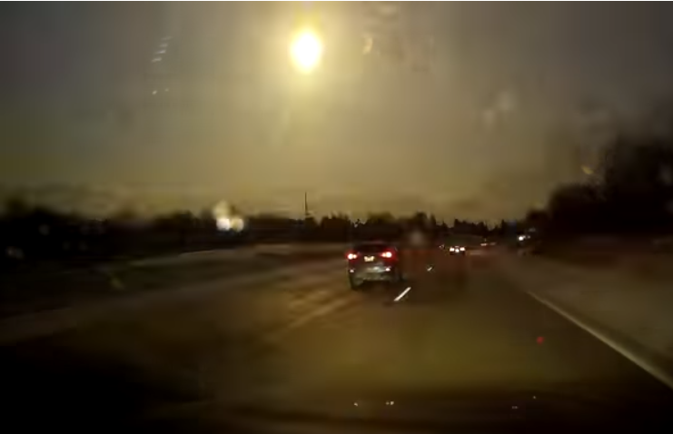 Голямо огнено кълбо падна в американския щат Мичиган Националната метеорологична