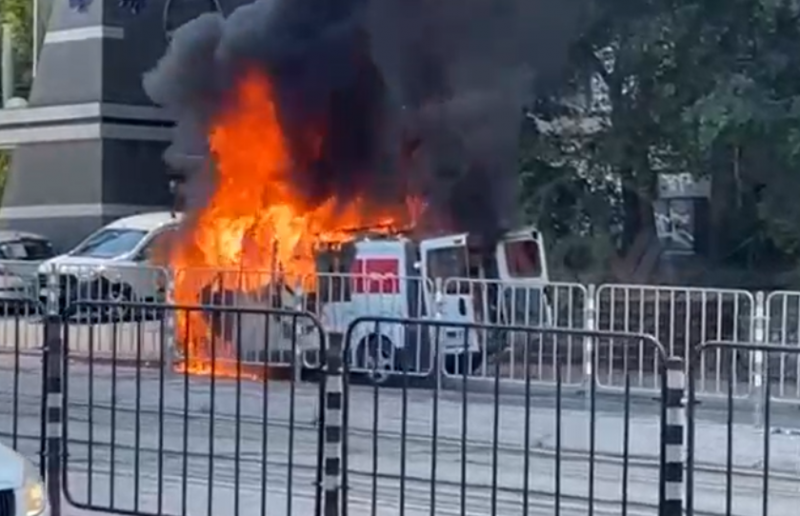Кола се самозапали и изгоря напълно на столичния булевард Шипченски