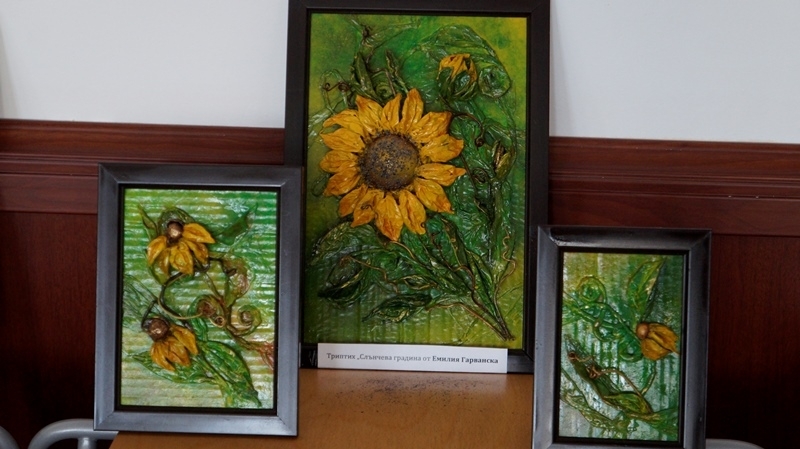 Уважаеми поетеси и художнички от община Мездра По случай Международния